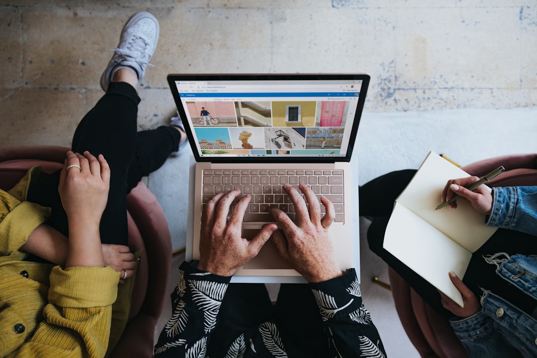 services-04 Microsoft Surface Laptop 3 in Sandstone
shot by: Nathan Dumlao